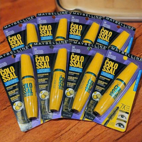 Mascara Maybelline Volum’ Express 7X – Dày mi, chống lem