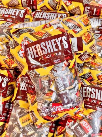 Socola Hershey's Miniatures 1.56kg - Hỗn hợp Socola Nguyên Chất Nhiều Vị Thơm Ngon Dễ Ăn, Quà Tặng Tuyệt Vời Cho Mọi Dịp