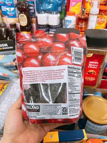 Cherry Sấy Khô Kirkland 567g - Nguyên liệu dinh dưỡng tự nhiên, chua ngọt tốt cho tiêu hóa, món ăn vặt tuyệt vời cho sức khỏe