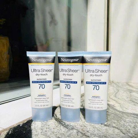 Kem chống nắng Neutrogena Ultra Sheer SPF 70 88ml 405070
