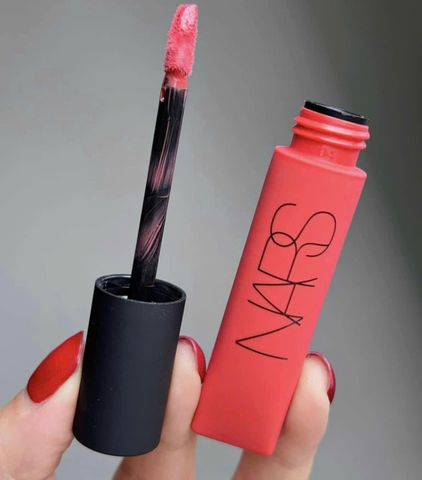 Son Kem NARS Air Matte Lip Color #Feisty - Lì Mịn, Lâu Trôi, Độ Bám Màu Tối Ưu, Làm Đẹp Môi Tự Nhiên