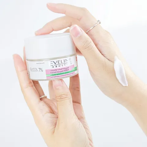 Kem dưỡng da ngừa mụn, giảm thâm mụn Eveline Glycol Therapy 50ml kiềm dầu tốt làm sáng da hiệu quả