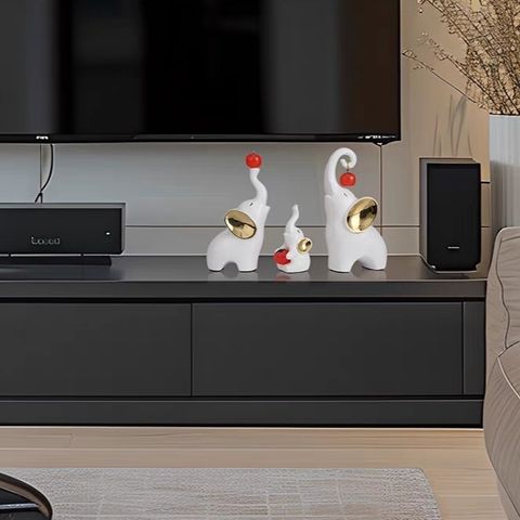 Tượng trang trí, decor phòng khách tông đen trắng