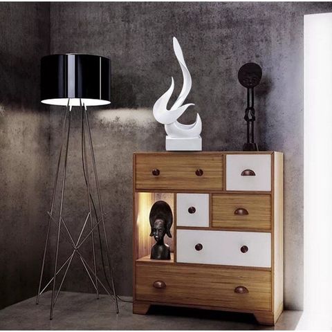 Tượng trang trí, decor phòng khách tông đen trắng