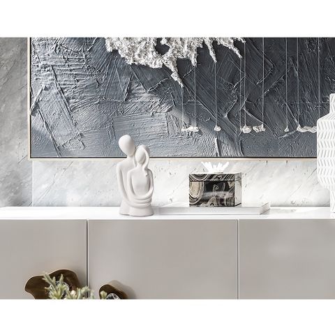 Tượng trang trí, decor phòng khách tông đen trắng