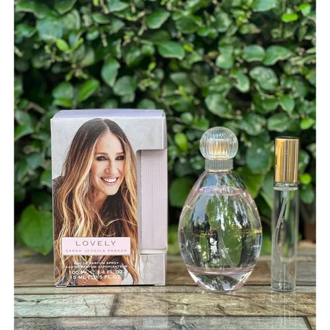 Thanh lí vỏ hộp cũ Set Nước hoa nữ Sarah Jessica Parker Lovely Eau de Parfum