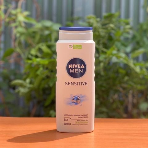 Sữa tắm gội NIVEA MEN SENSITIVE 3 trong 1 soothing + bamboo extract 500ml.