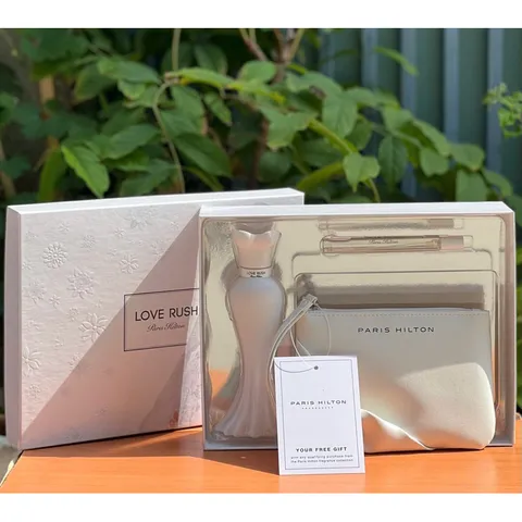 Set Nước hoa nữ Paris Hilton Love Rush Set gồm 1 nước hoa 100ml + 1 ví 629023
