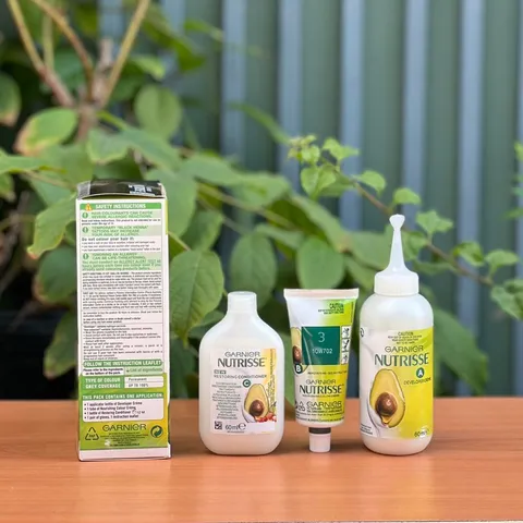 Thuốc nhuộm tóc Garnier Nutrisse màu nâu sẫm đen số 3