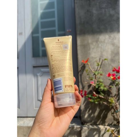 [Hàng Úc] Dưỡng Thể Vaseline Gluta - Hya Serum Bust UV Lotion flawless glow 10x 200ml 629149