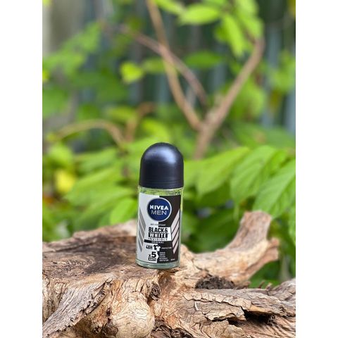Lăn Khử Mùi Cho Nam Ngăn Vệt Ố Vàng Nivea Men Black & White Invisible Anti-Perspirant Roll On 50ml 629255