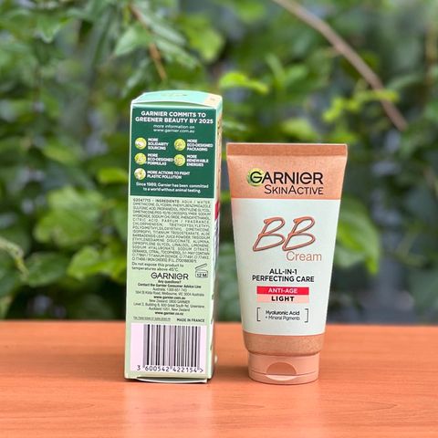 Kem Nền BB Cream Tông Màu Light Garnier BB Cream All In One Perfector Anti Age Light 50mL
