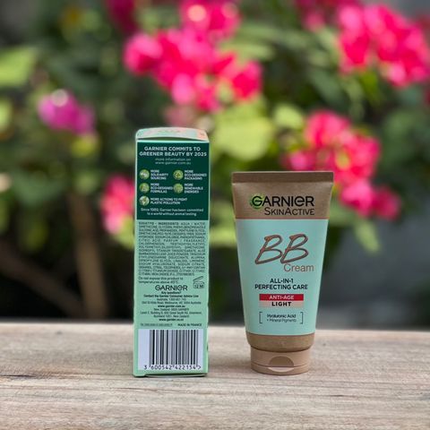 Kem Nền BB Cream Tông Màu Light Garnier BB Cream All In One Perfector Anti Age Light 50mL