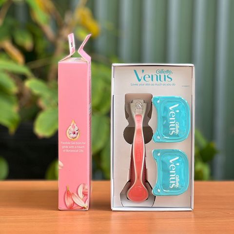 Dao cạo 3 lưỡi Gillette Venus Comfortglide White Tea scent 1 cán 2 đầu thay 629350