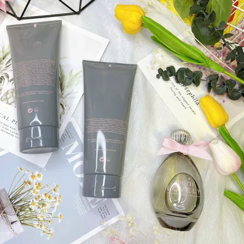 Set nước hoa Born Lovely gồm Nước hoa 100ml, Body lotion 200ml, Sữa tắm 200ml. 629390