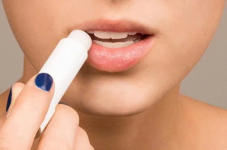 Son Vaseline Lip Therapy Original 4.8G Thỏi Xanh – dưỡng ẩm, phục hồi môi nứt nẻ