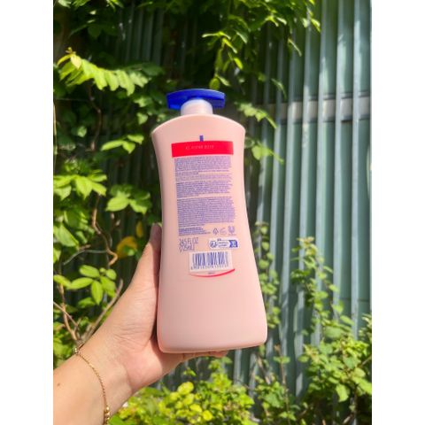 Mẫu mới Sữa Dưỡng Thể Dưỡng Ẩm Trắng Da toàn thân Vaseline daily brightening Body Lotion Chai 725ml