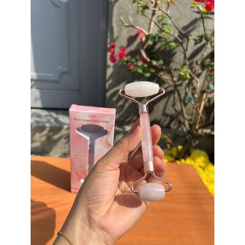 Thanh lý không hộp Cây lăn massage mặt bằng đá tự nhiên giúp nâng cơ thon gọn Lacura facial roller