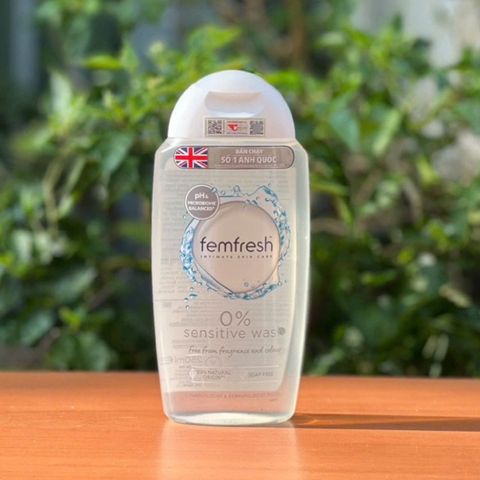 [Nhập khẩu chính ngạch] Dung dịch vệ sinh phụ nữ cho da nhạy cảm Femfresh 0% Sensitive Wash 250ml