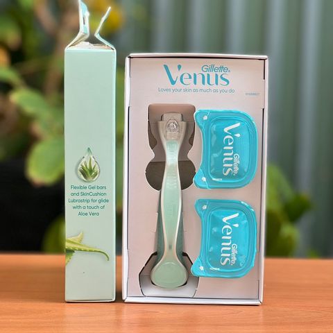 Dao Cạo 3 lưỡi Gillette Venus Comfortglide Sensitive 1 cán 2 đầu thay 629875