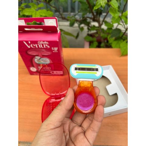Dao cạo Gillette Venus Snap Extra Smooth 5 lưỡi gồm tay cầm + 1 lưỡi cạo + 1 hộp bảo quản 629918