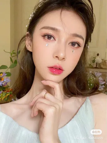 Son Gucci 412 Rouge De Beauté Brillant - Son Môi Căng Bóng, Tươi Mát - Sản Phẩm của Thương Hiệu Gucci