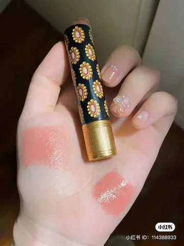Son Gucci 215 Rouge De Beauté Brillant - Son môi bóng nhẹ, màu tự nhiên, trang điểm sang trọng cho phái đẹp