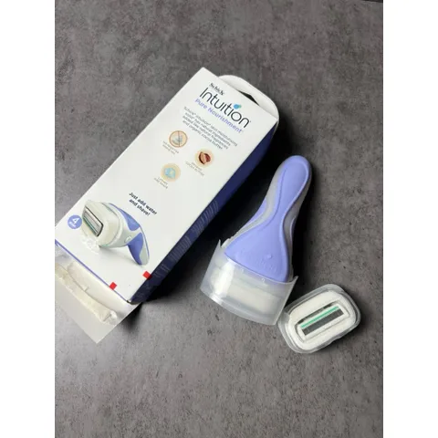 Schick - Intuition, Bộ dao cạo dành cho nữ với 2 lưỡi dao thay thế, 4 lưỡi dao xoay