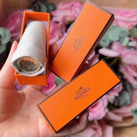 Son Môi Satin Rouge Hermes 85 - Lên Màu Chuẩn, Dưỡng Ẩm Mềm Mịn, Phong Cách Sang Trọng