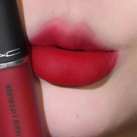 Son Kem MAC 975 Ruby Boo Đỏ Thuần - Màu Đỏ Tươi Chất Dưỡng Mềm Mịn - Phong Cách Trang Điểm Nổi Bật