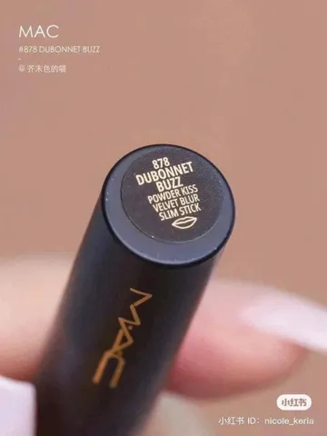 Son MAC 878 Slim Dubonnet Buzz - Màu Đỏ Tươi Dưỡng Môi Mềm