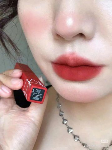 Son NARS 133 Too Hot to Cold - Son Dưỡng Môi Mềm Mại, Lên Màu Chuẩn, Độc Quyền Cho Fans Thời Trang