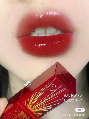 Son Shu Uemura AL RD 175 Fullsize – màu đỏ tươi, dưỡng môi mềm mịn