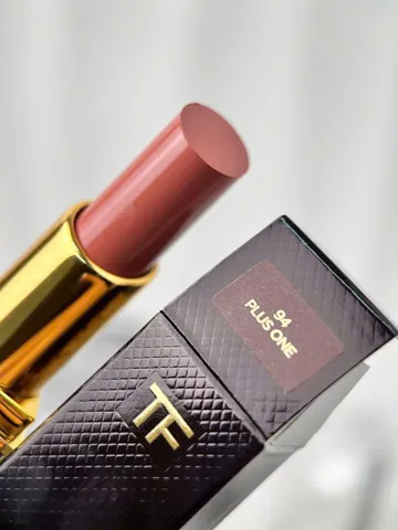 Son Tom Ford 94 Plus One - Màu Lì Tươi Sáng, Dưỡng Môi Mềm, Tôn Da, Phong Cách Sang Trọng, Quà Tặng Hoàn Hảo