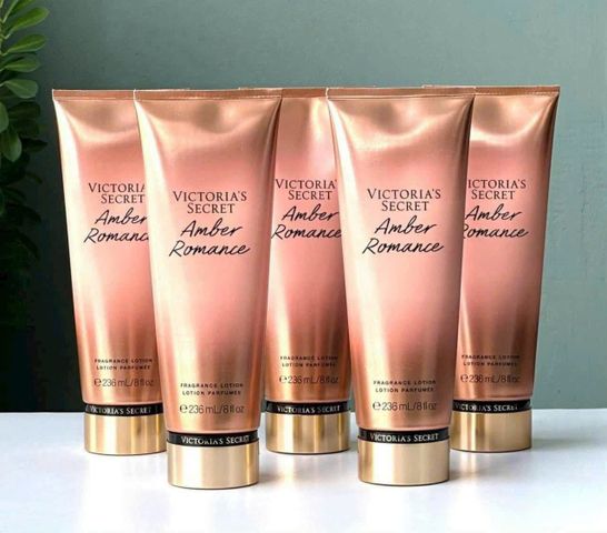 Dưỡng Thể Victoria’s Secret Amber Romance 236ml - Ngọt Ấm, Dưỡng Da Mịn Màng, Hương Thơm Quyến Rũ