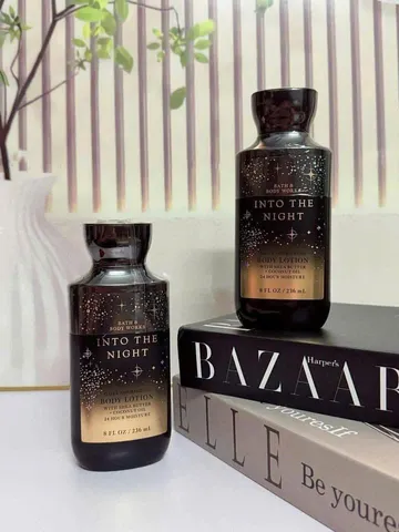 Sữa Dưỡng Thể Bath & Body Works Into The Night 236ml - Lưu Hương, Mềm Mịn, Chăm Sóc Da, Đen, Quà Tặng Tuyệt Vời