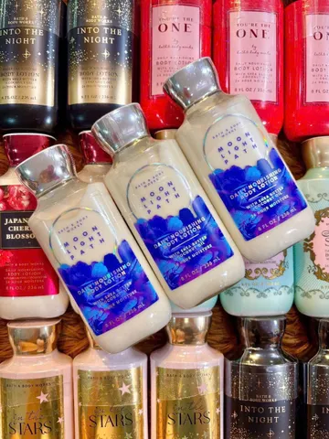 Sữa Dưỡng Thể Bath & Body Works Moonlight Path 236ml - Hương Thơm Dịu, Giúp Da Mềm Mại, Chăm Sóc Da Toàn Thân