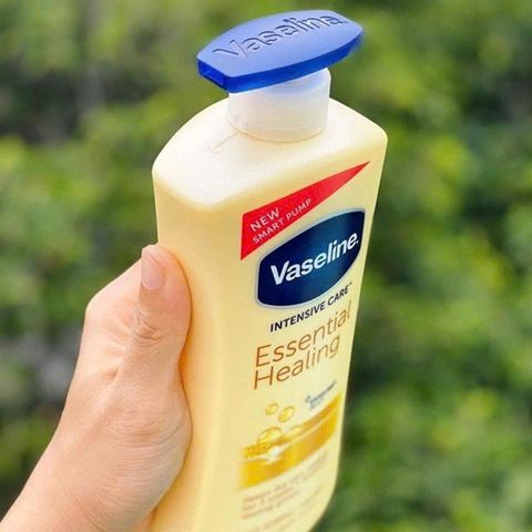 Sữa Dưỡng Thể Vaseline 725ml (Vàng) - Cấp Ẩm Sâu và Phục Hồi Da - Sản phẩm Dưỡng Da Chất Lượng