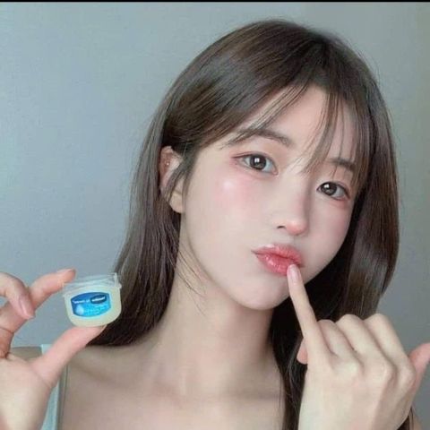 Sáp Dưỡng Môi Vaseline 7g - Dưỡng ẩm và Làm mềm Môi Hiệu Quả, Sản Phẩm Chăm Sóc Cá Nhân Chất Lượng 
