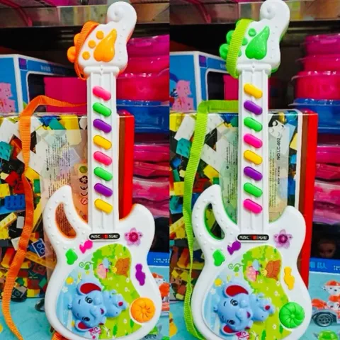 🎸 Đàn Guitar Đồ Chơi Cho Bé Có Nhạc – Guitar Mini Kèm Dây Đeo Chọn Màu Ngẫu Nhiên (Đàn guitar voi mini)