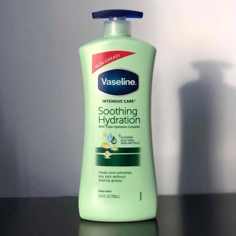 Sữa Dưỡng Thể Vaseline 725ml màu xanh  - Dưỡng ẩm và Trắng Da, Hỗ Trợ Làm Mềm Da, Sản Phẩm Chăm Sóc Da Hàng Ngày