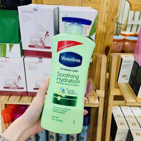 Sữa Dưỡng Thể Vaseline 725ml màu xanh  - Dưỡng ẩm và Trắng Da, Hỗ Trợ Làm Mềm Da, Sản Phẩm Chăm Sóc Da Hàng Ngày