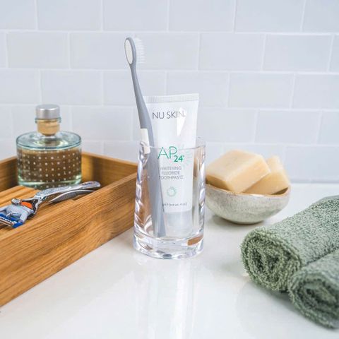 Kem Đánh Răng AP24 Whitening Fluoride 110g - Kem Đánh Răng Trắng Răng Hiệu Quả - Dưỡng Răng Sáng Bóng, Sức Khỏe Miệng Tối Ưu