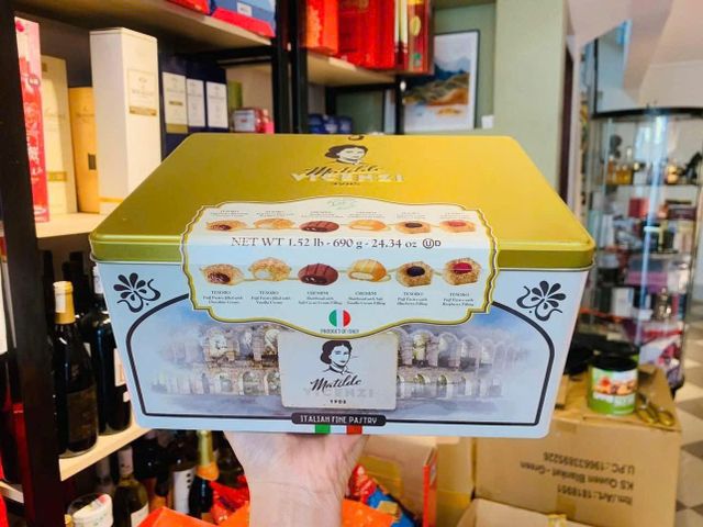 Bánh Hộp Thiếc Matilde Vicenzi 690g - Bánh Ngọt Ý Hảo Hạng, Quà Tặng Hoàn Hảo Cho Dịp Lễ và Tiệc Tùng