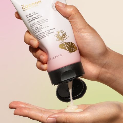 [B E B U]  Sữa Rửa Mặt Sen Hậu Giang Cocoon Lotus Soothing Cleanser 140ml