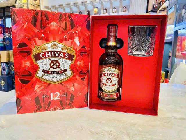 Rượu Chivas Regal 12 Năm Hộp Quà Sang Trọng - Thơm Nồng, Quà Tặng Lý Tưởng Cho Dịp Đặc Biệt