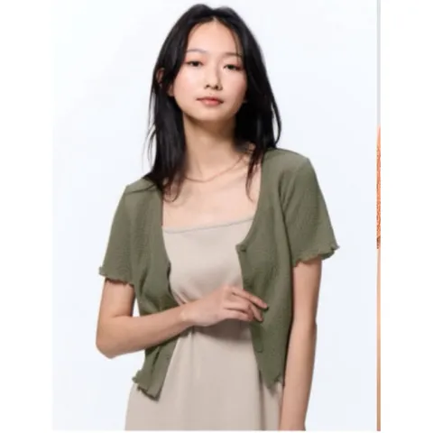 Áo sơ mi croptop cổ tim Gu Japan 634066