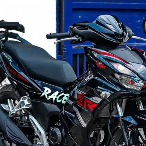 TEM DÁN MẪU ER XE WINNER X V3 MÀU ĐEN ĐỎ - Decal Cao Cấp Nhất
