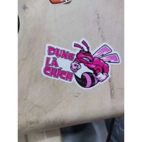 Tem Logo sticker chú ong Đụng Là Chích Hồng dán xe đẹp,xe máy,dán mọi nơi