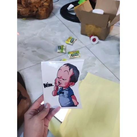 Tem logo sticker em bé Nín dễ thương dán xe máy,laptop,điện thoại,dán mọi nơi